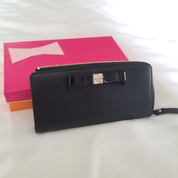 kate spade Handbags - Kate Spade Wallet with Bow Detail